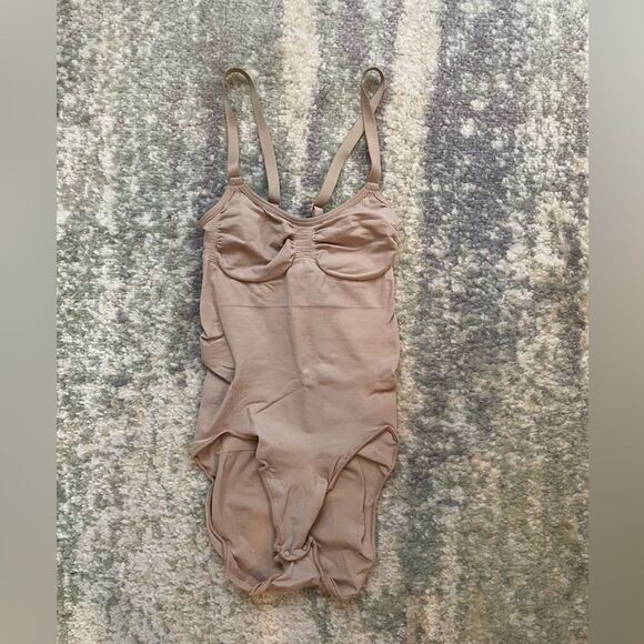 Skims sculpting bodysuit - Picture 1 of 5